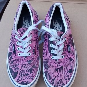 Vans Tennis shoes from women or men. Men size six, women, size 7 and a 1/2. Pink